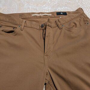 BR Banana Republic men's Traveler Chinos, 36/32, rust brown